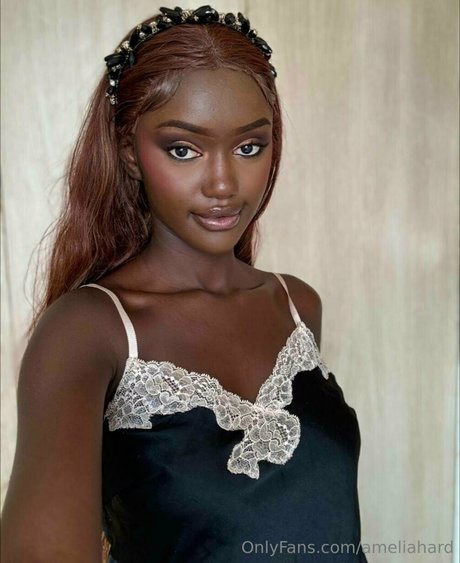 ameliahard pornographic model pic