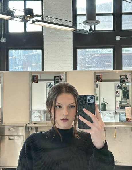 Rhiannon Jena model pornographic pictures