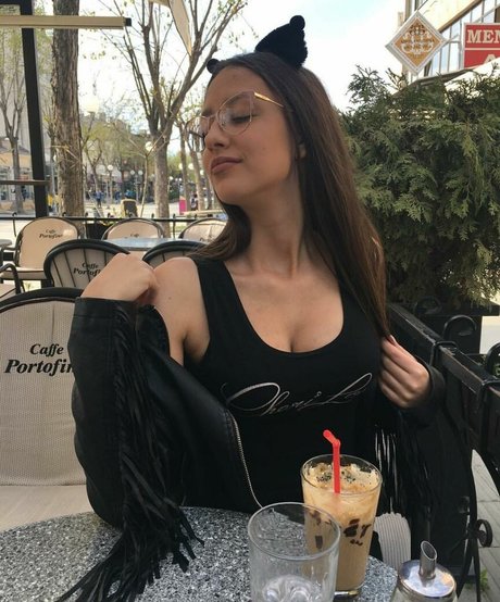 Tea Divljak nice pornstar gallery