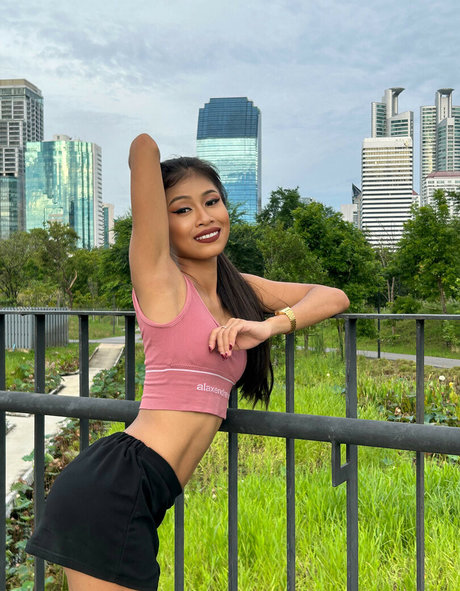 tinyalinaa xxx pornstar photo