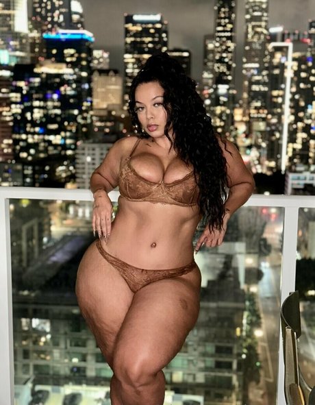 Allhailkingsteph beautiful model img