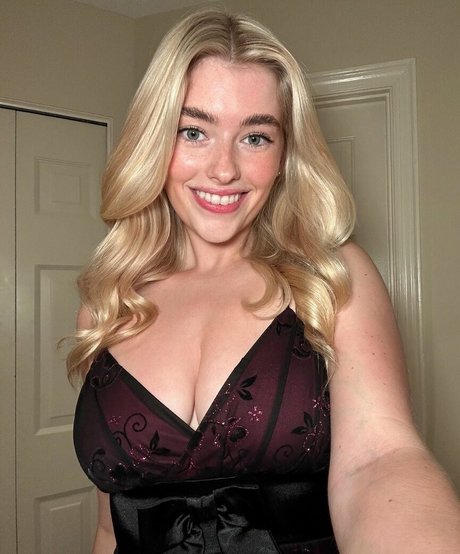 Carlie Whalen model pretty photo