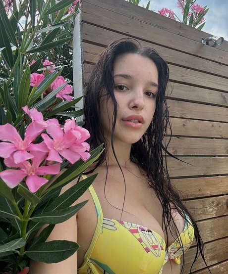 Solllomia erotic star img