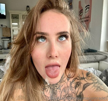 alertacomrades exclusive model pics