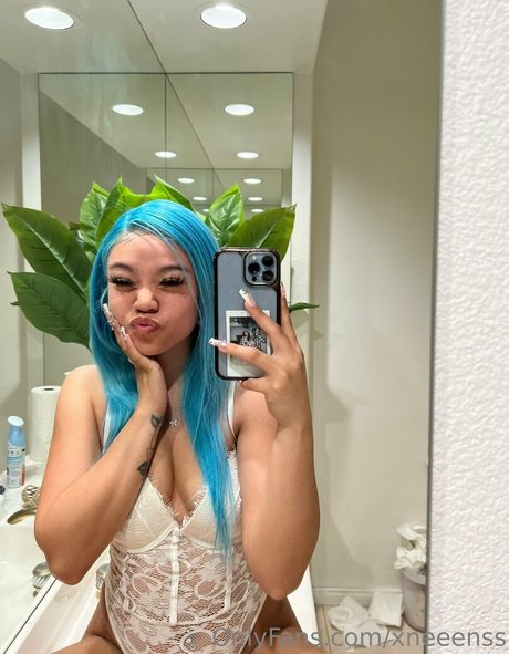 xneeenss model high quality picture