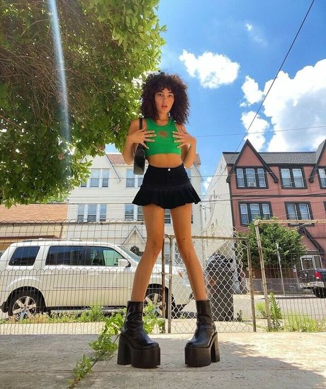 Teo Marcella nude actress pictures