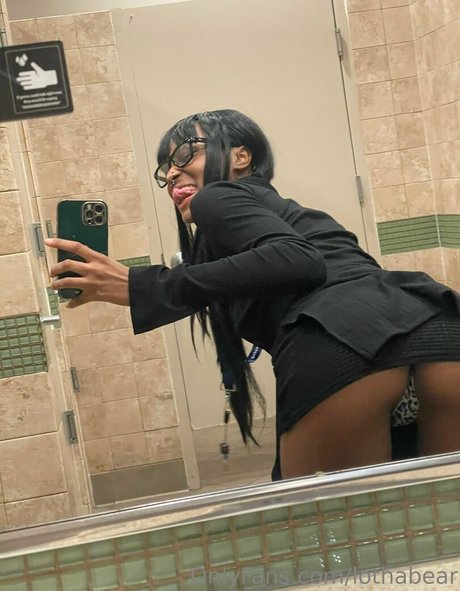 lothabear model hot photo