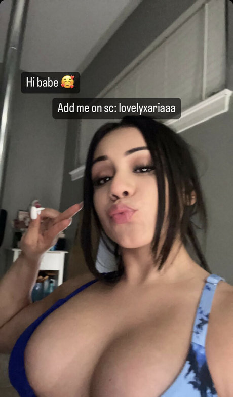 Badgalxaria model naked pictures