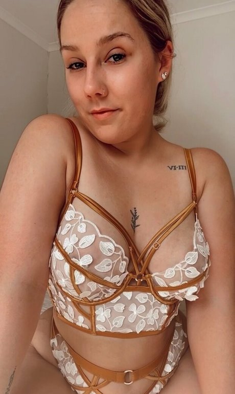 Hannah Buethke star pretty img