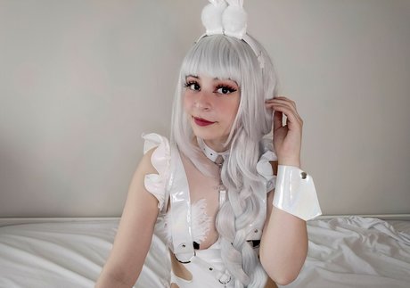 Bu Nezu exclusive model pic