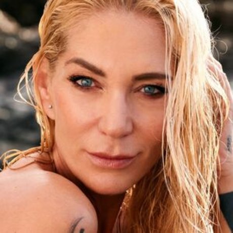 Sarah Kern model high quality pics