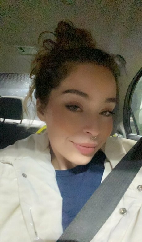 bedheadbetty erotic model pic