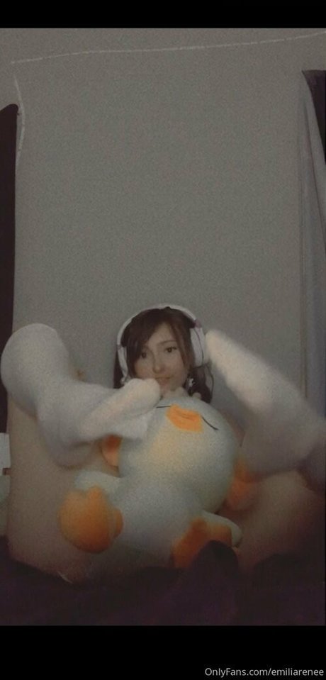 emiliarenblue porn actress pic