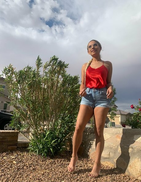 Desire Negro model art galleries