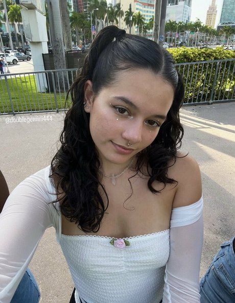 doublegemini444 model pretty photo