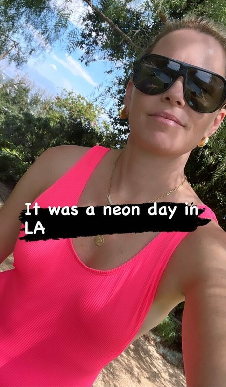 Elizabeth Banks star art img