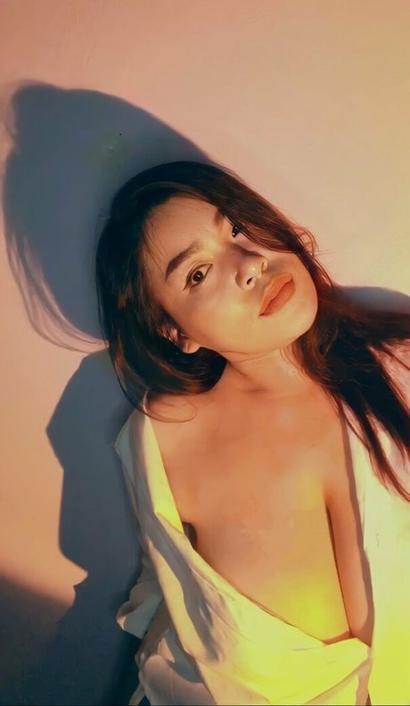 Pafun Chusri erotic pornstar pics