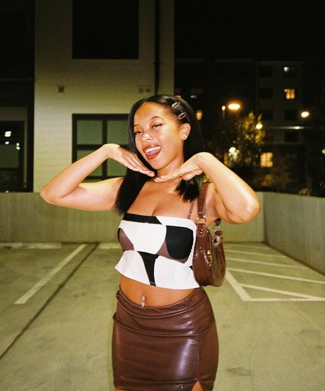 Cleopatra Lee art actress pictures