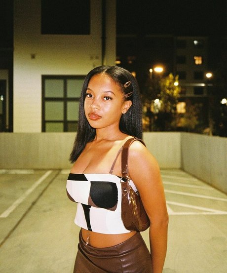 Cleopatra Lee model nude pictures