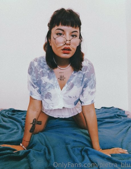 pietra blu naked star photo