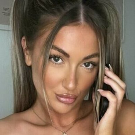 realchloehill star free photo