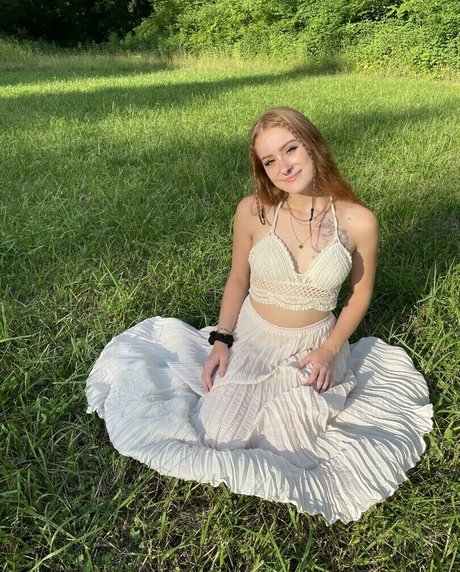 BnnyBBB model sexy images