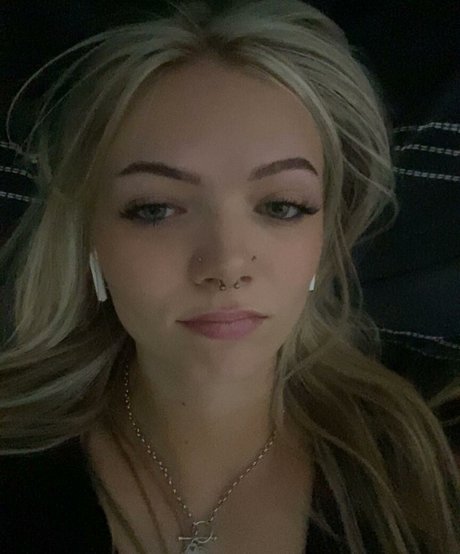 Daisy Thompson model pretty images