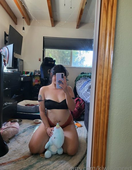 kiwiisbored star nudes archive