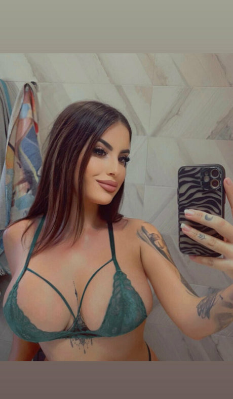 alexiaalove pretty model img