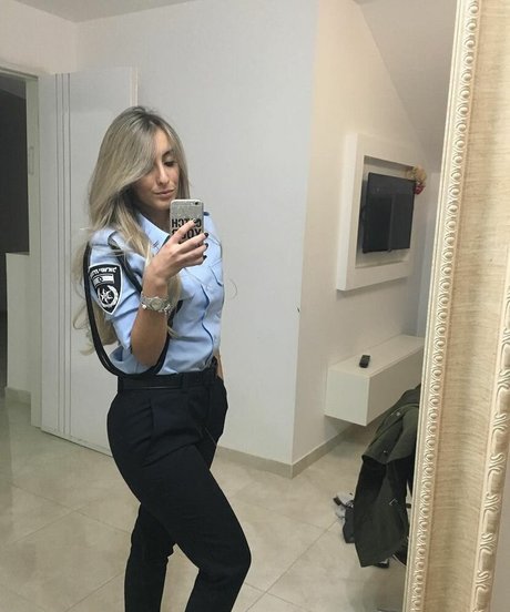 Liel Avitan naked actress picture