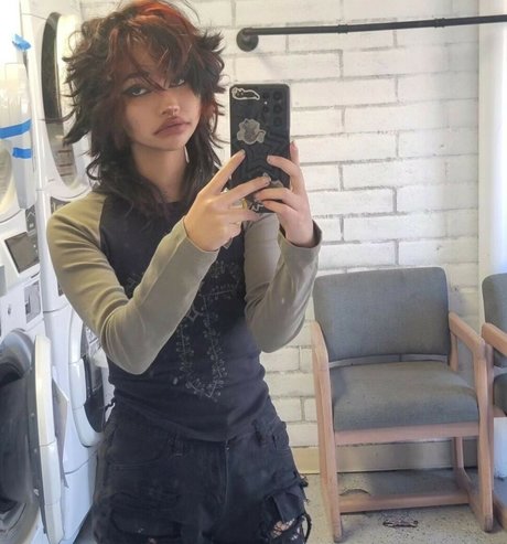 kinsathic exclusive model gallery