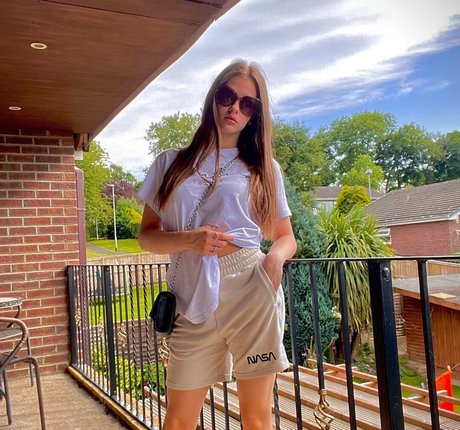 Sydney Etherington hot actress gallery