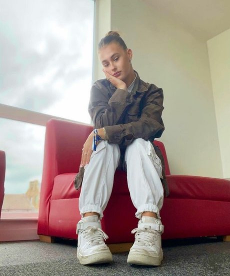 Sydney Etherington adult actress pic