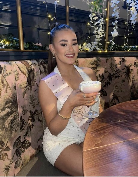 Sydney Etherington nice actress img