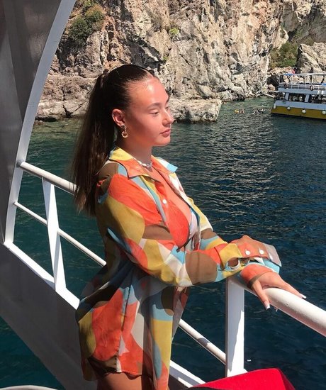 Sydney Etherington pretty model img