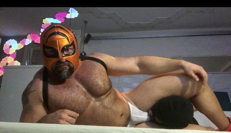 muscle submission model pics