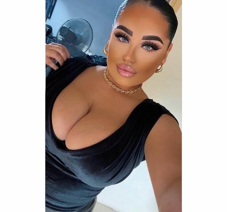 Rosie May model pretty gallery