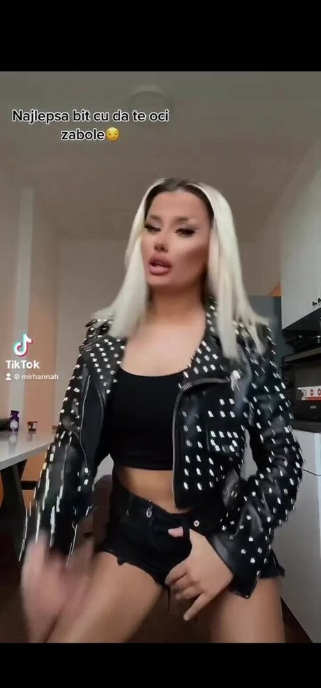 Viki Mitrovic star hot pics