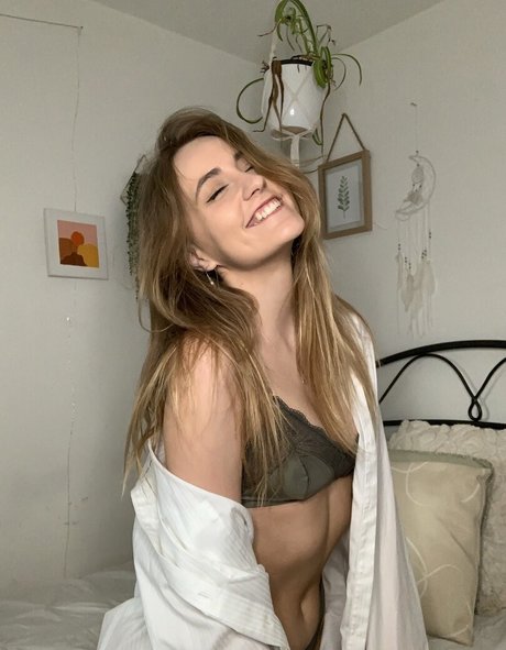 Ellierosek nudes actress img