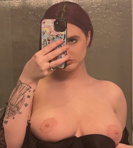 Auroramalak pornographic actress pics