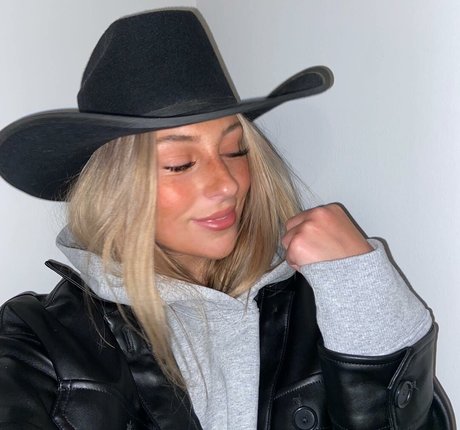 Abbey Wilson pretty pornstar image