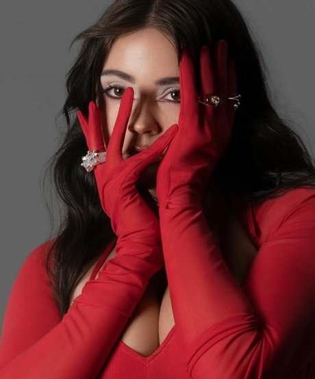 Neriah star adult image