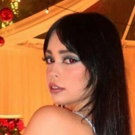 Neriah nude model images