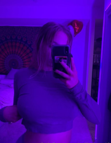 Abby Kruger star hot pic