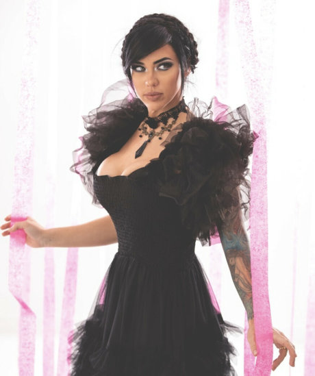 Alex Zedra Profile pic