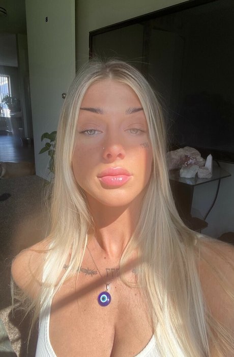 Ryrenee erotic pornstar img