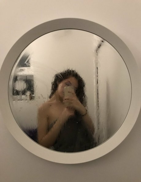 come lay with adile Profile pic