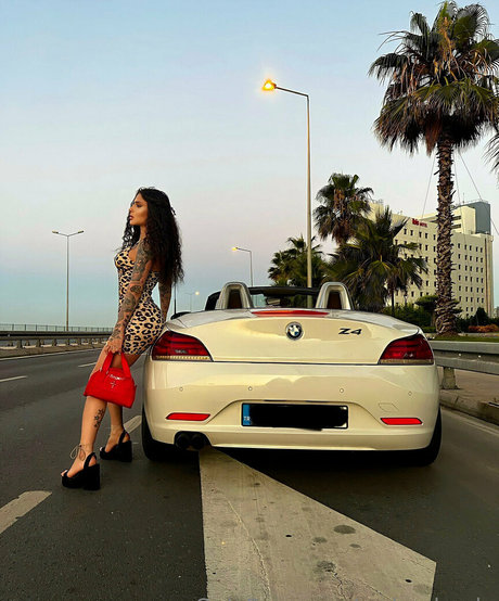 damlaozden model top pictures