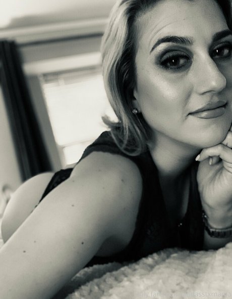 badasstxmama beautiful model image