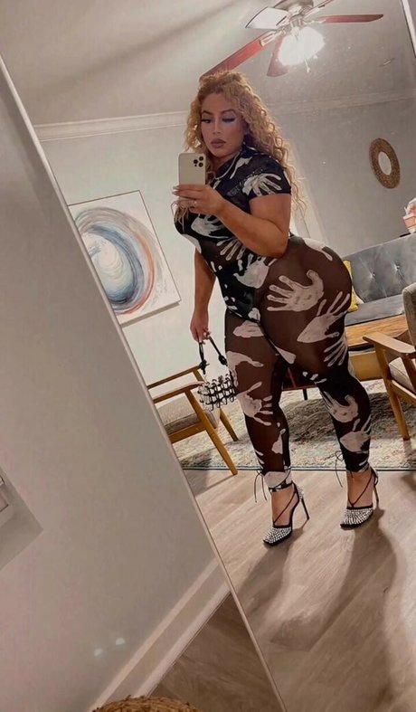 Amanda Garcia beautiful model img